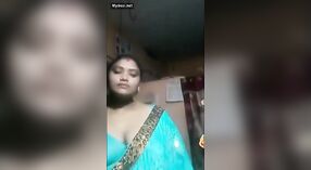 Desi bhabhi menjadi nakal di depan kamera 0 min 0 sec