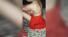 Gorąca sesja Solo Desi bhabi w wiosce 2 / min 40 sec