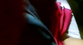 ಭಾರತೀಯ ಕಾಲೇಜ್ ವಿದ್ಯಾರ್ಥಿ ಏಕವ್ಯಕ್ತಿ ನಾಟಕದಲ್ಲಿ ತೊಡಗಿಸಿಕೊಂಡಿದ್ದಾನೆ 2 ನಿಮಿಷ 40 ಸೆಕೆಂಡು