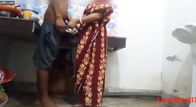 Desi bhabi i jej mąż angażują się w namiętny seks w kuchni 5 / min 20 sec