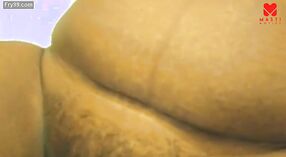 Время принятия горячей ванны Пуджей Бхабхи в нерейтинговом фильме Mastii 2020 года 9 минута 40 сек