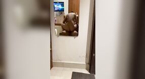 Um casal faz sexo em um quarto de hotel 0 minuto 50 SEC