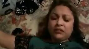 Brytyjski dziewczyna Paki Księżyc dostaje jej tyłek wypełniony z dyplom po a szorstki kurwa 3 / min 20 sec