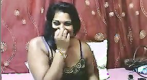Nasya Bhabhi的Stamy网络摄像头秀 2 敏 20 sec