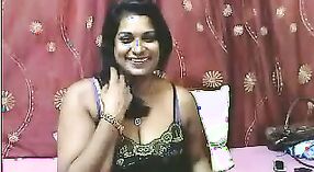 Nasya Bhabhi的Stamy网络摄像头秀 2 敏 30 sec