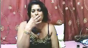 Nasya Bhabhi的Stamy网络摄像头秀 4 敏 10 sec