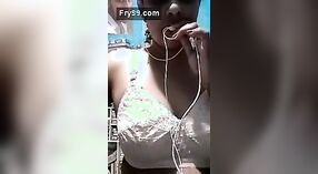 Desi menina de escritório com Peitos grandes goza de algum tempo sozinho 4 minuto 20 SEC