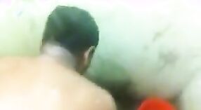 Bhabhi's spietato bagno tempo con un sottomesso partner 2 min 30 sec