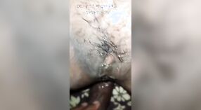 Desi żona dostaje jej twarz pokryta spermą po intensywnym seksie analnym 1 / min 40 sec