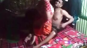 Бангалоу бхаби наполняет свою киску спермой посреди ночи 1 минута 00 сек