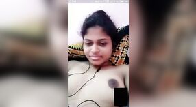 Videoanruf-Romantik mit einem sexy indischen Mädchen und ihrem Freund 3 min 20 s