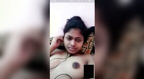 Videoanruf-Romantik mit einem sexy indischen Mädchen und ihrem Freund 5 min 50 s