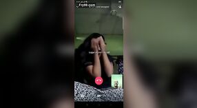 Desi menina mostra seu corpo deslumbrante neste vídeo 2 minuto 50 SEC