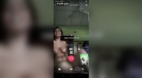 Desi menina mostra seu corpo deslumbrante neste vídeo 4 minuto 50 SEC