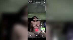 Gadis desi memamerkan tubuhnya yang menakjubkan dalam video ini 5 min 20 sec