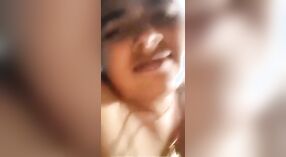 Desi Chica Se Pone Traviesa con los dedos 3 mín. 00 sec