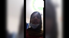 Verheirateter Bhabi Masturbiert und Zeigt sich 3 min 00 s