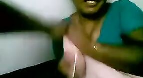 Fatto in casa sesso con un Chennai housemaid 1 min 00 sec
