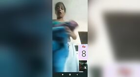 Wanita dewasa memamerkan asetnya kepada kekasihnya di video VKontakte 0 min 40 sec