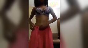 Bangladeshi Babe plaagt met haar grote borsten en strakke kut 0 min 0 sec