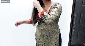 భారతీయ భార్య స్పష్టమైన హిందీ ఆడియోలో స్నేహితుడితో ఆసన సంభోగాన్ని పొందుతుంది 0 మిన్ 0 సెకను