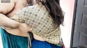 భారతీయ భార్య స్పష్టమైన హిందీ ఆడియోలో స్నేహితుడితో ఆసన సంభోగాన్ని పొందుతుంది 3 మిన్ 50 సెకను