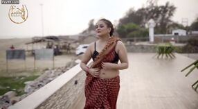 Le sari rouge de Dolon est le moyen idéal pour pimenter sa tenue 2 minute 00 sec