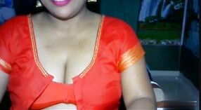 Tamil Roya grassa Sessione di massaggio a Stripchat Chat Show 4 min 40 sec