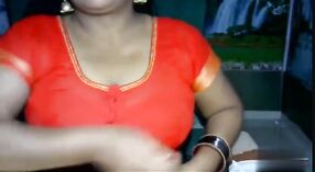 Tamil Roya grassa Sessione di massaggio a Stripchat Chat Show 5 min 20 sec
