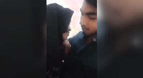 Bocah-bocah wadon Hijabi njelajah seksualitas karo pacar 0 min 50 sec