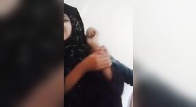 Bocah-bocah wadon Hijabi njelajah seksualitas karo pacar 1 min 00 sec