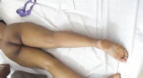 Jaya Bhabhi的蜜月按摩与房间服务 1 敏 30 sec