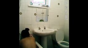 Aziatische schoonheid uses haar groot borsten naar masturberen in de badkamer en douche 11 min 10 sec