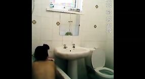 Aziatische schoonheid uses haar groot borsten naar masturberen in de badkamer en douche 13 min 20 sec
