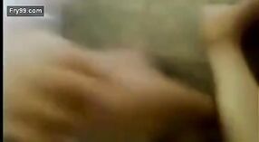 தேசி பாபி தனது இறுக்கமான புண்டையில் ஒரு கடினமான சேவலுக்கு ஏங்குகிறார் 0 நிமிடம் 0 நொடி
