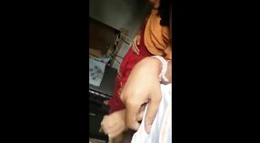Dhanbad kız sevgilisinin horoz ile aşağı ve kirli alır 1 dakika 20 saniyelik