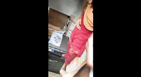 Dhanbad kız sevgilisinin horoz ile aşağı ve kirli alır 0 dakika 50 saniyelik