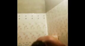 काकू देसीचे गरम नग्न बाथ लपविलेल्या कॅमेर्‍याच्या दृश्यात बदलते 4 मिन 20 सेकंद