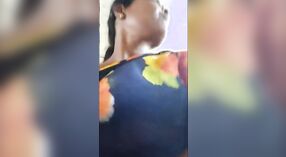Şehvetli Telugu çift yerel bir videoda cinsel arzularını araştırıyor 2 dakika 00 saniyelik