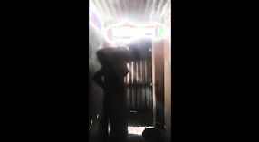 Bengaoli's nudo video cattura il suo sensuale bagno tempo 1 min 20 sec