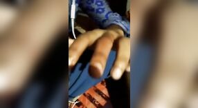 데시 인도 소녀의 손가락과 흡입에 의해 그녀의 애인 3 최소 40 초