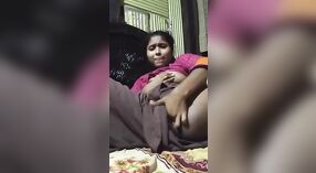 Desi Indian girl se fait doigter et sucer par son amant 7 minute 00 sec