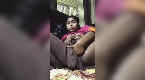 Desi Indian girl se fait doigter et sucer par son amant 7 minute 50 sec