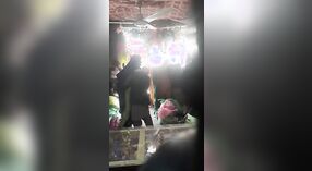 Video in voller Länge von einem pakistanischen Mädchen, das von ihrem Ladenbesitzer gefickt wird 15 min 40 s