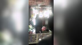 Video de larga duración de una chica paquistaní follada por el dueño de su tienda 31 mín. 00 sec