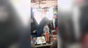 巴基斯坦女孩被商店老板操纵的全长视频 0 敏 0 sec