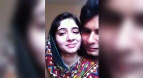 超级热巴基斯坦女孩在相机上顽皮 1 敏 00 sec