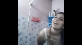 Meeta Lucknow nudo elfin ottiene l'attenzione che merita nel tempo del bagno 0 min 0 sec