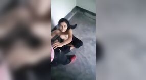 美丽的孟加拉女孩喜欢在网络摄像头上给口交 3 敏 00 sec