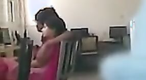منتديات الزوجين يتمتع التقبيل ومشاهدة الأفلام الإباحية على الكاميرا 4 دقيقة 00 ثانية